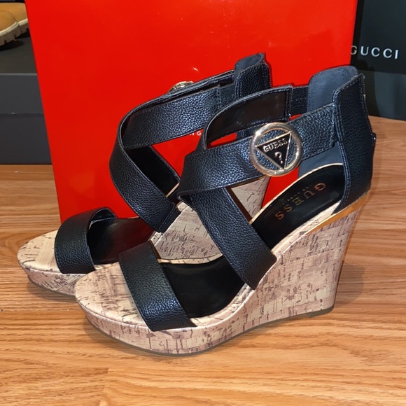 🖤💛GUESS💛🖤⭐️AUTHENTIC ⭐️ - Picture 3 of 11